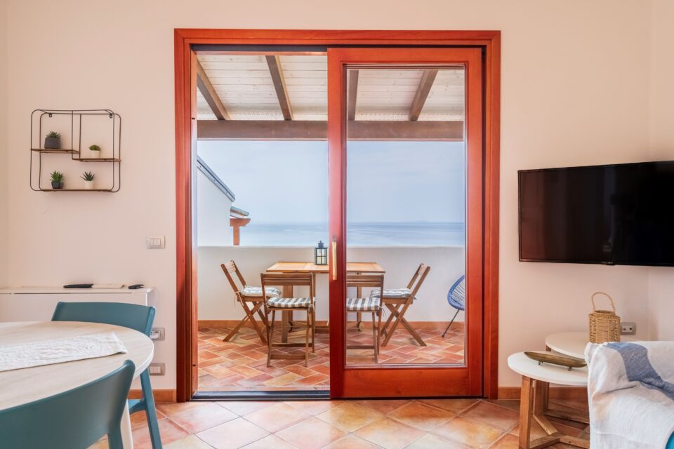 Bello Olivastro, pequeño apartamento en Lu Bagnu con terraza al mar - Imagen 3