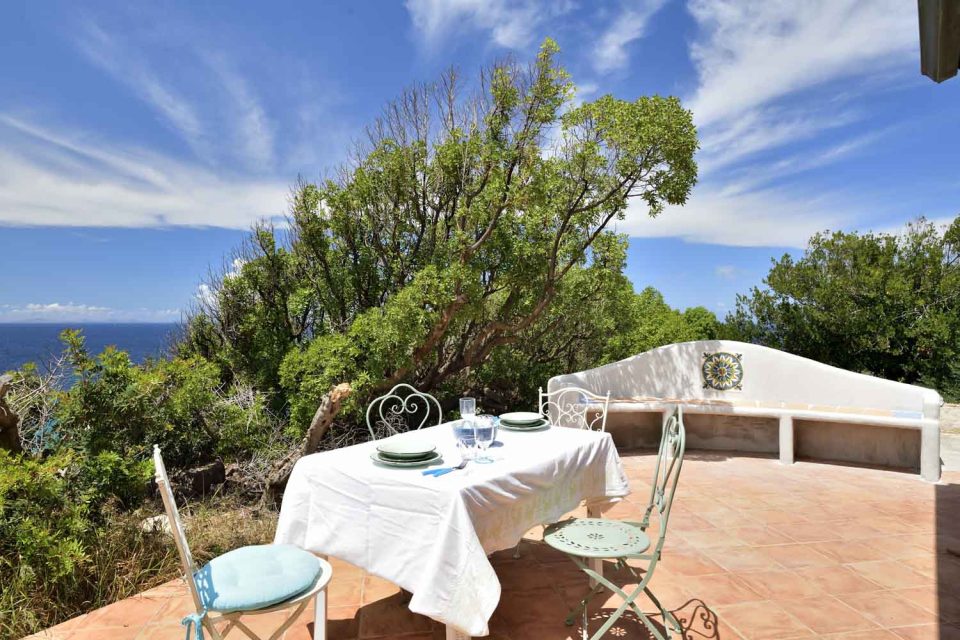 A Mariucella, pequeña y única villa en Castelsardo con vista al mar - Imagen 4
