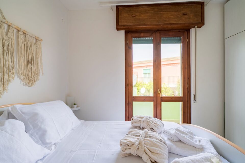 Dalia, apartamento en Lu Bagnu cerca del mar con gran terraza - Imagen 6