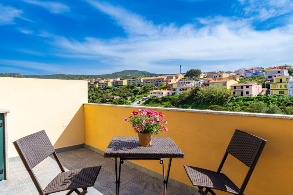 Ha bellavista 7, ático en Castelsardo de un dormitorio con terraza - Imagen 2