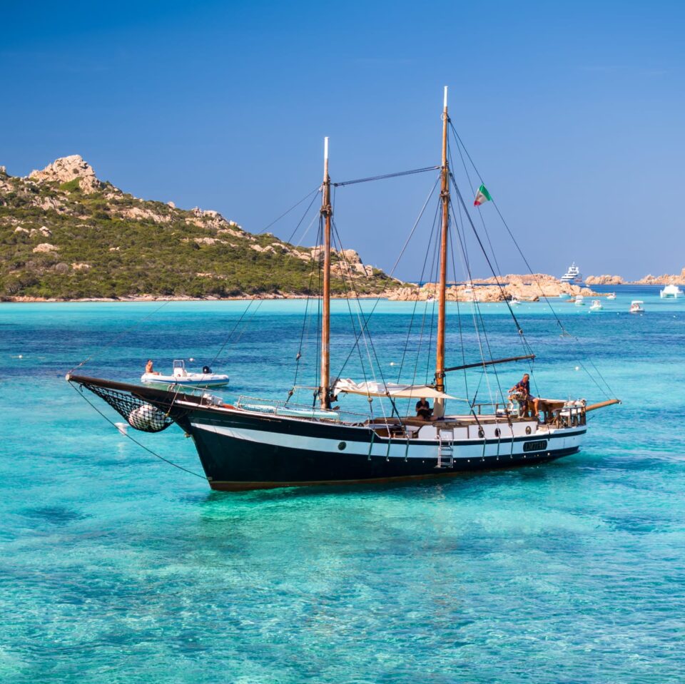 EXCURSION EN VELERO EN EL ARCHIPIELAGO DE LA MADDALENA