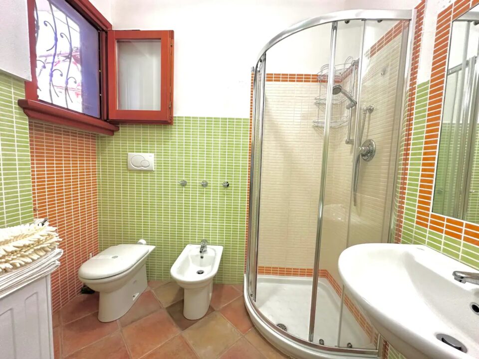 Mirto, pequeño apartamento con vistas en Lu Bagnu - Imagen 9