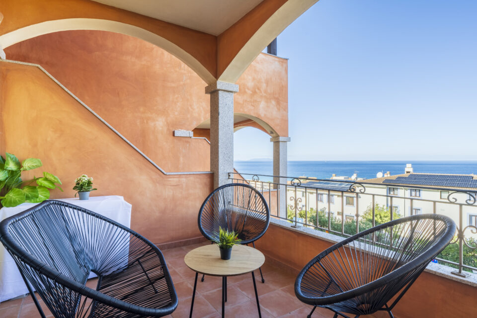 Lentisco, apartamento en Lu Bagnu. Gran terraza con vistas al Mar - Imagen 2